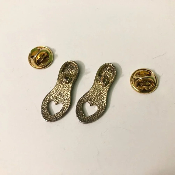 Vintage Shoe Sole Feet Pins 1  Inch Size - Picture 4 of 11